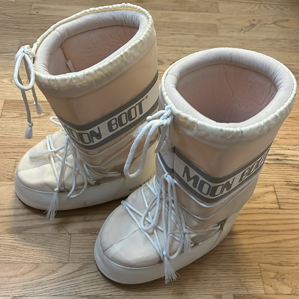 Moon boots